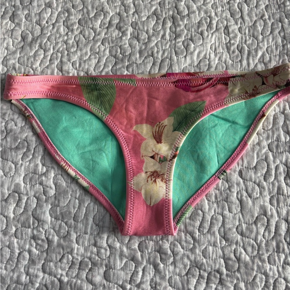 Triangle - Floral Pink white/green flowered Bikini Bottoms